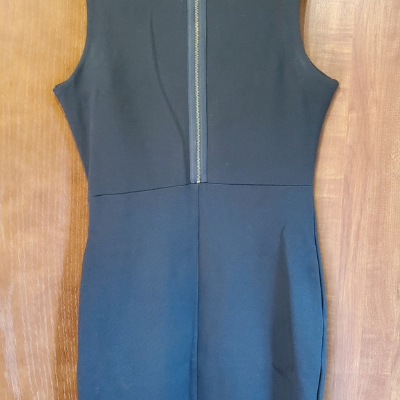 NWOT - Flattering & comfortable! Size SMALL - Picture 2 of 6